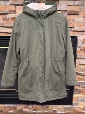 Old Navy Olive Green Parka with Ivory Faux Fur Lining size L